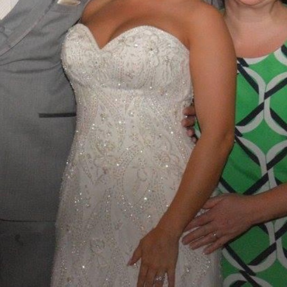 Maggie Sottero “Donna” wedding dress - Picture 3 of 4